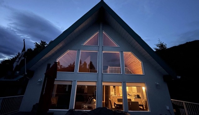 Gorgeous private lakefront In Shuswap