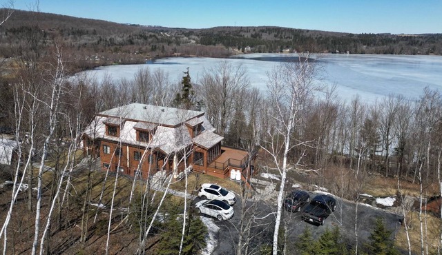 Gorgeous View on the lake ! Lots of Space! Lake Access