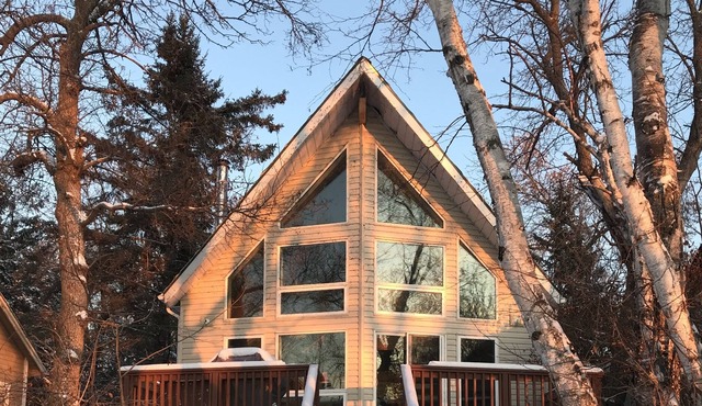 Grand Beach Lakefront - 5 min walk from the beach!