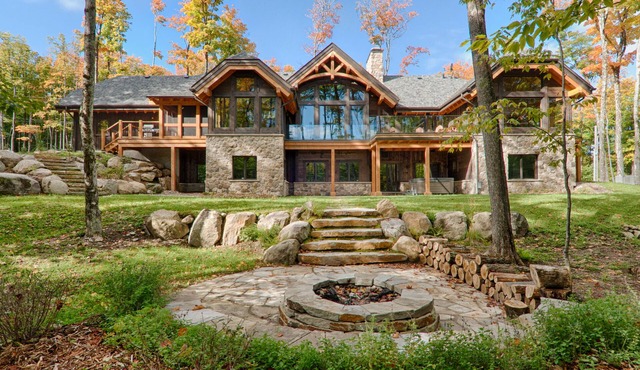 Grand Foret Villa | 5700 sq.ft Luxury Chalet | Hot Tub, Firepit & Pool Table | Pet-Friendly