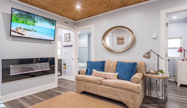 Great cozy cottage 4 min from the beach and all amenities