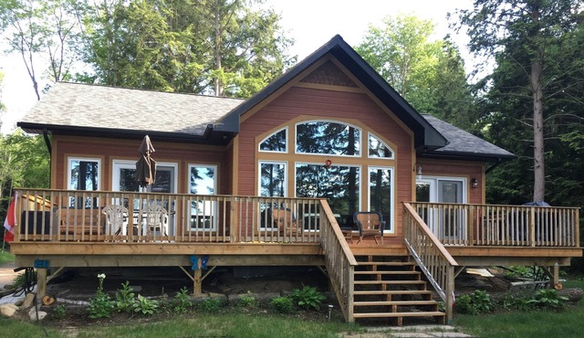 Haliburton Hideaway-Private Lakefront Cottage **BOOK your HOLIDAY get away NOW**