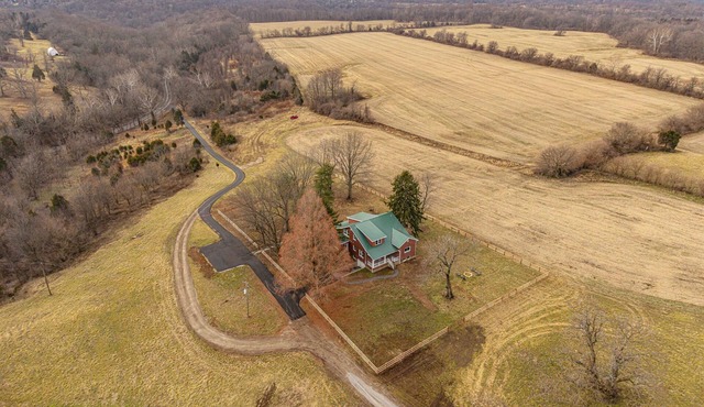 Harris House - Rustic Farmhouse on 200 Acres