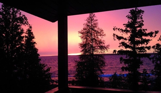Hidden James retreat on the shoreline of Lake Huron, close to Grotto