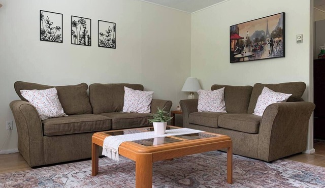 Hidden JEM Apartment-Hotel - Spacious Home Away From Home