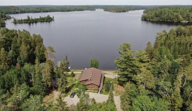Hill Top Cabin with Stunning Lake View shared Hot tub and Sauna!