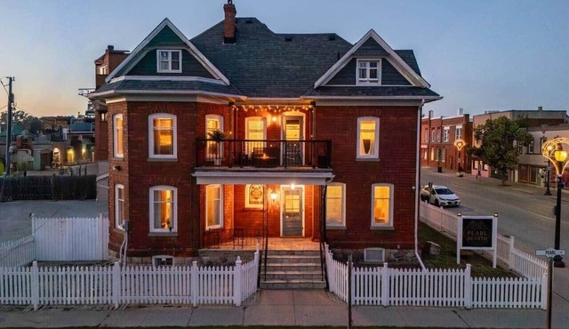Historic Luxury Retreat in Downtown Kingsville