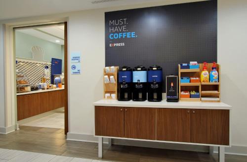 Holiday Inn Express Hotel & Suites Chatham South by IHG