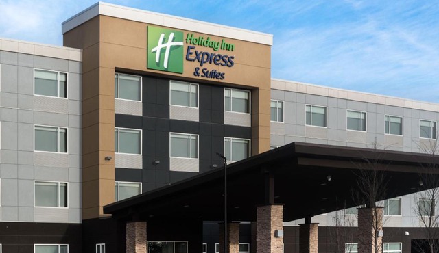 Holiday Inn Express & Suites - West Edmonton-Mall Area by IHG