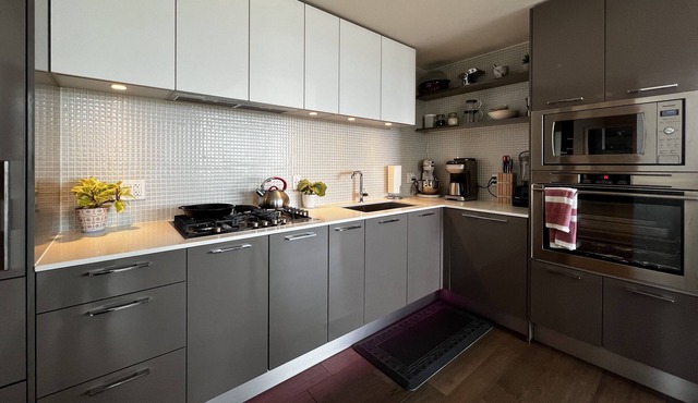 Home in the Sky 2 Bed 2 Bath Sunny Corner Unit