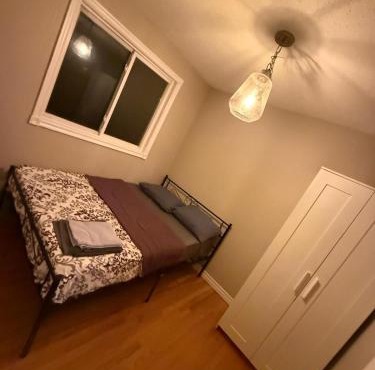 Homestay at Heart Of Kitchener-Free Wifi & Parking