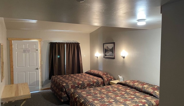 Hooks Hideaway Motel in Babb