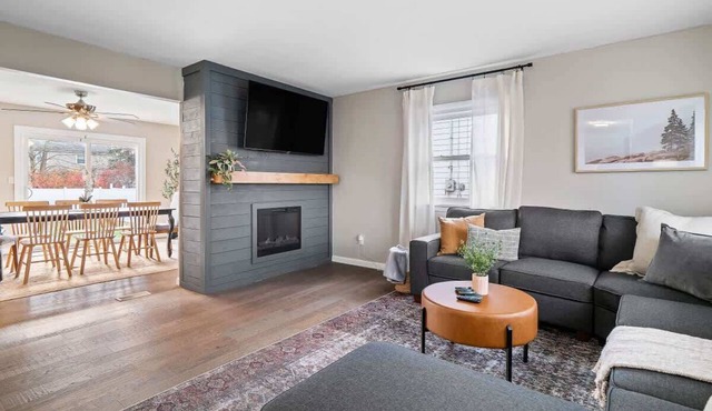 Hot Tub - Game Room - Sleeps 10 - Vermilion