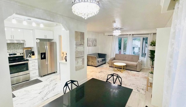House near Toronto Pearson Airport
