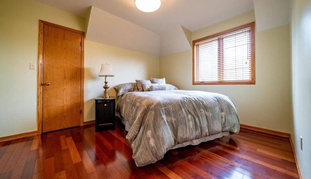 Huge Gorgeous River View Home In East Selkirk