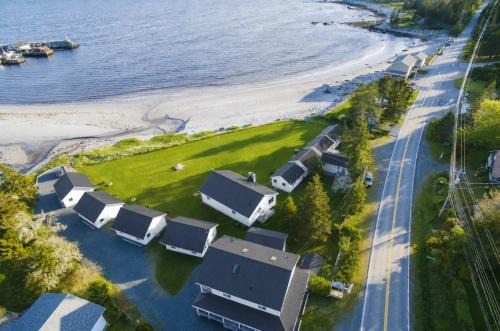 Hunts Point Rustic Coastal Retreat with King Bed