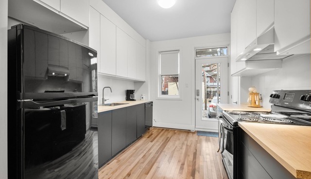 Immense Appartement, Spacieux, Lumineux, Près du Centre-ville, Tout Équipé