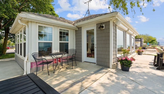 Impressive Waterfront Cottage with Fantastic Views in Leamington, Ontario
