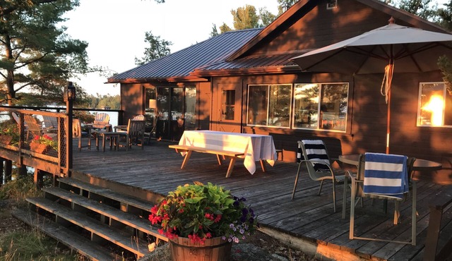 Island Cottage - Private and Spacious