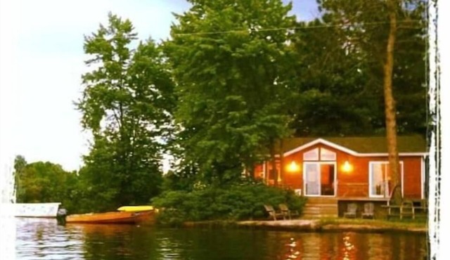 Island Retreat steps to waters edge