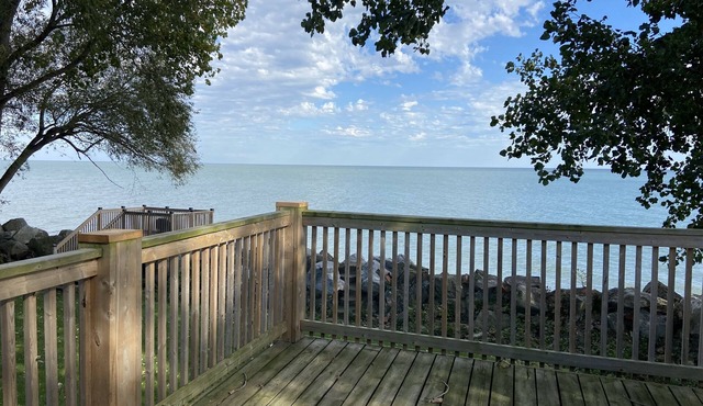 Izzy's Lookout Lake House - Spacious 2 bedroom house