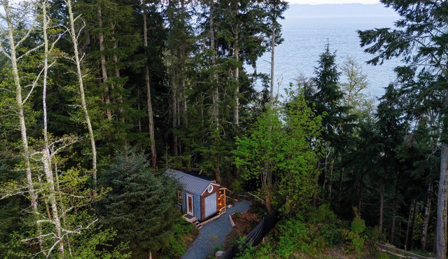 Jordan River Oceanfront Surf Shack with free Surfboards/Beach trail to the waves