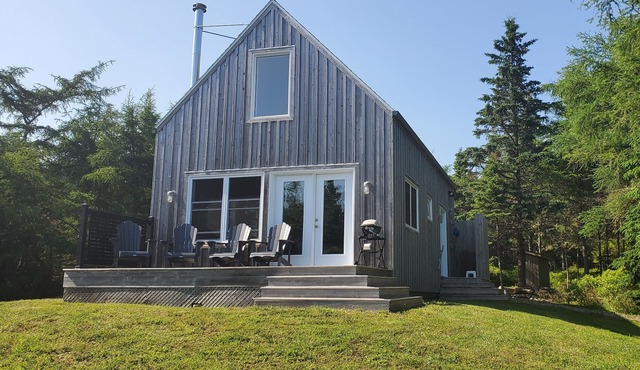 Just listed! Cozy ocean view guest house overlooking spectacular Kingsburg Beach