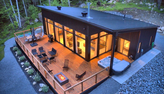 KALLM Mont-Tremblant luxury chalet with sauna, hot tub, private beach on 8acres