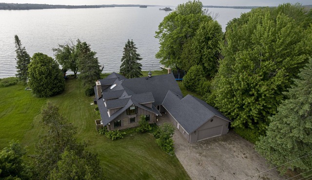 Kawartha Lakes Gem: Your Dream Lakehouse Getaway