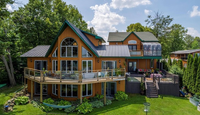 Kawartha Lakes Waterfront Chalet