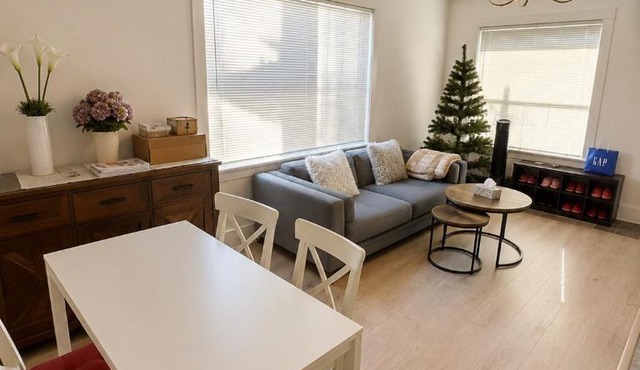 Kerrisdale Cozy Queen Room Near UBC & Transit