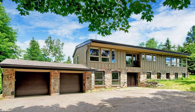 Kettleby Country Retreat On 2.5 Acres
