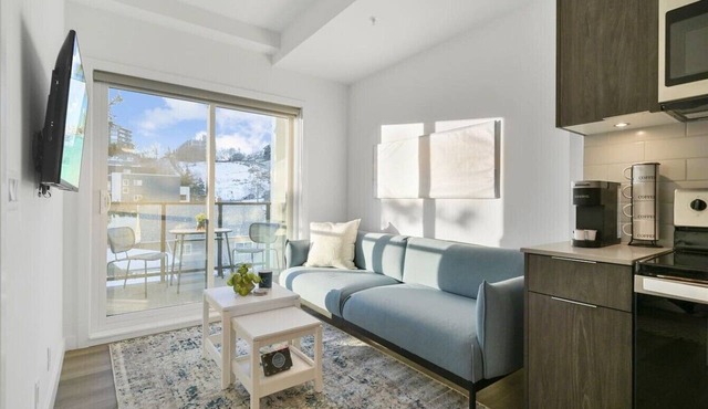 King Bed | Mins to Saddledome | Cgy Tower Views