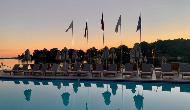 King Suite w/Access to Seasonal Pool, Marina, Courtyard + Free Parking in Lancaster County