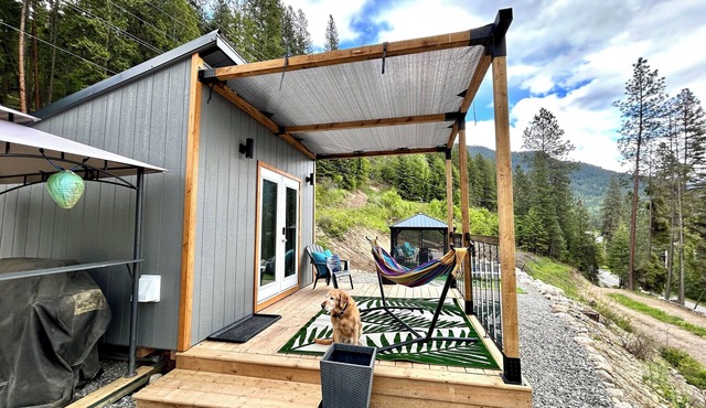 Kootenay Lk & Mtn Views- Private Beach-Tiny Homes-Pet friendly- Sleeps 2-4