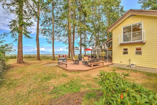 Kye Bay Winter Beach House by EMR Vacation Rentals