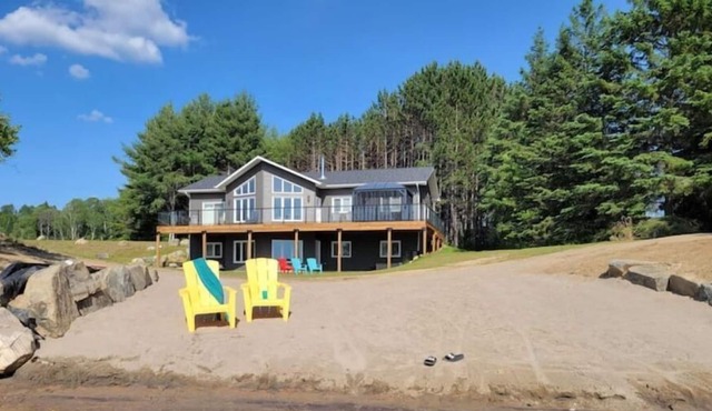 Lake Escape - Luxury Cottage With private man-made beach and shallow water entry
