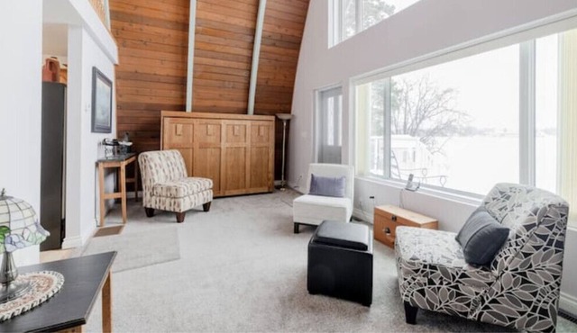 Lake Front Cabin, Kayaks, wake boards!