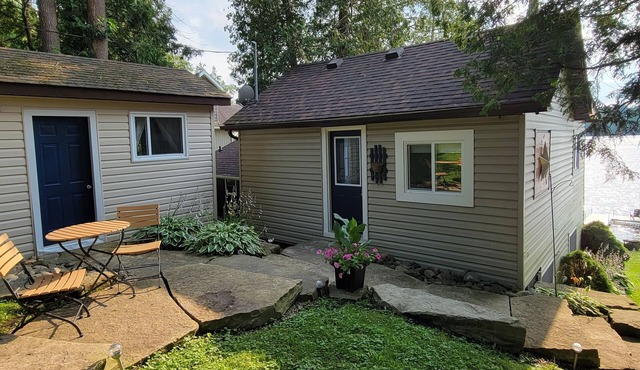 Lake Front Cottage On Beautiful Belmont Lake