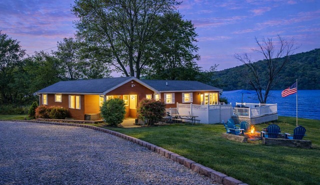 Lake Front Oasis: 3 BR 2 Bath w/dock, fire pit, sun room, hot tub on Lake Logan