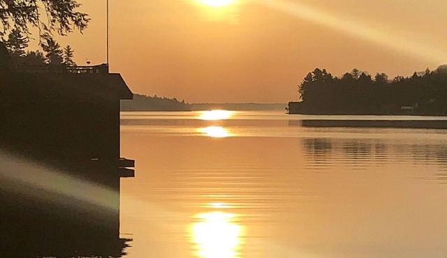 Lake Joseph Muskoka - 3BR+ Waterfront Cottage