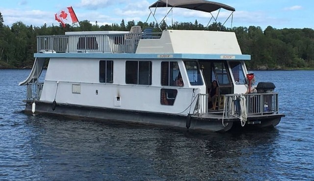 Lake Life Houseboat Rental, Lake of the Woods