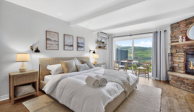 Lake & Mountain views/Brick Fireplace/Free Shuttle