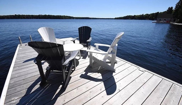 Lake Muskoka - Lake Front Cottage - 230' Water