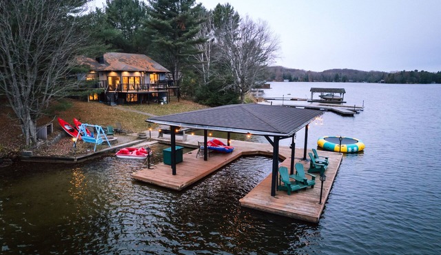 Lake Muskoka retreat! Sauna and Hot Tub!