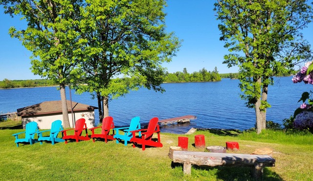 Lake Nipissing Cottage with Starlink Perfect for Workation