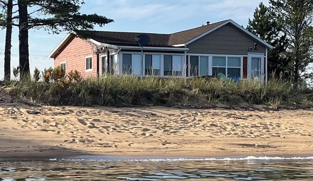 Lake Superior Cottage on Sandy Beach, cl. houghton, calumet, LL Sunrise, beach