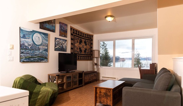 Lake view suite 3 minutes from the beach