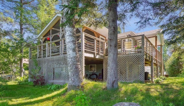 Lakefront chalet in the heart of the Laurentides. Within 1 hour of Montreal!