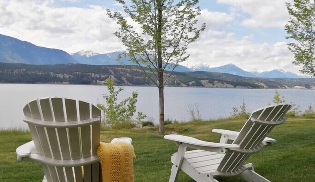 Lakefront 2bdr/3bed Mountain View Property w/Beach